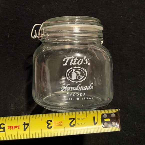 Tito’s Glass Jar with flip lid - Picture 5 of 6